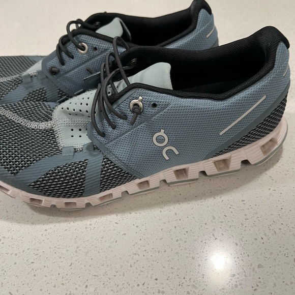 On Cloud women’s running shoes   7.5 blue/ grey athletic shoes. - Picture 3 of 9